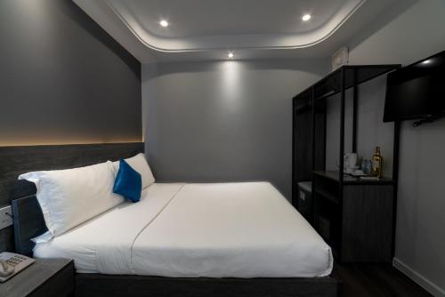 เตียงในห้องที่ Ruby Saigon Hotel