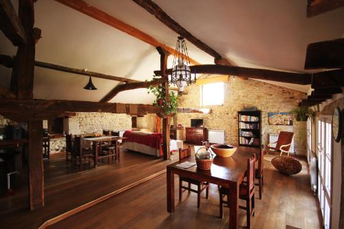 a living room with a table and a dining room at Casa Apartamento Rural BlaBlao in Linares 