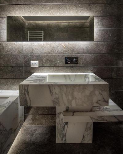 a marble bathroom with a sink and a mirror at ! 1 min dalla Sagra della Salsiccia in Santa Ninfa