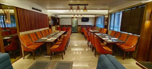 Ruang duduk di HOTEL ARCHANA RESIDENCY