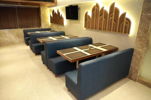 Ruang duduk di HOTEL ARCHANA RESIDENCY