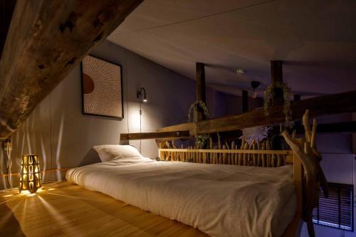 a bedroom with a large white bed in a room at 日向サーフキャンプ110 in Hyuga