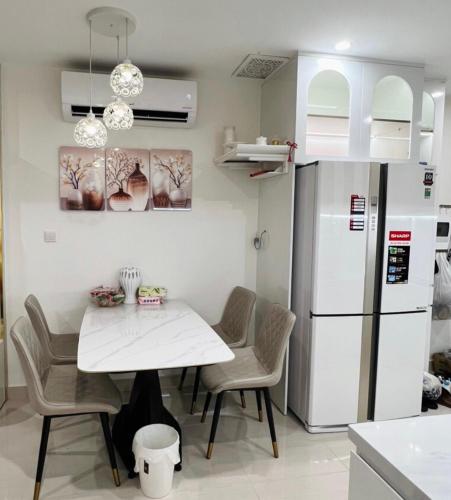Kuchyň nebo kuchyňský kout v ubytování Resort Ori Vinhomes Grand Park tp Thủ Đức , 3giường 2WC
