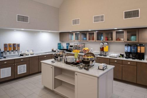 Kuchyň nebo kuchyňský kout v ubytování Homewood Suites by Hilton Boston/Andover