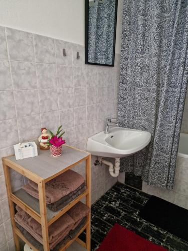 a bathroom with a sink and a white sink at Natur- & Erlebnis Ferienhaus in Voitsberg