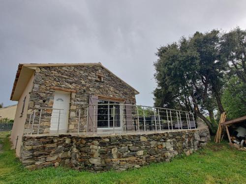 Το κτήριο όπου στεγάζεται  το διαμέρισμα