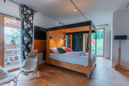 Postel nebo postele na pokoji v ubytování Eko Glamping Resort Krištof