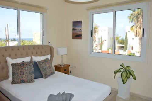 Ένα ή περισσότερα κρεβάτια σε δωμάτιο στο Chloraka Sunset View