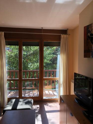 Televisyen dan/atau pusat hiburan di Apartamentos Solineu