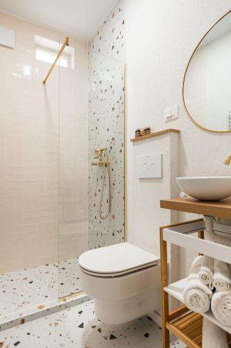 Un baño de HarmoNee - Central Retreat