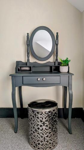 a table with a mirror and a trash can at INNit Bliss in Brighton & Hove