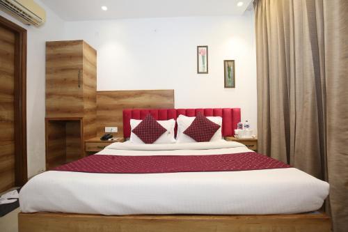 Posteľ alebo postele v izbe v ubytovaní Hotel RV Regency
