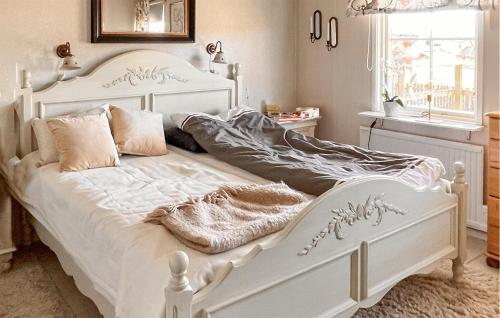 מיטה או מיטות בחדר ב-Stunning Home In Orsa With Kitchen