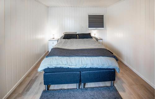 Katil atau katil-katil dalam bilik di 3 Bedroom Amazing Home In Jrpeland