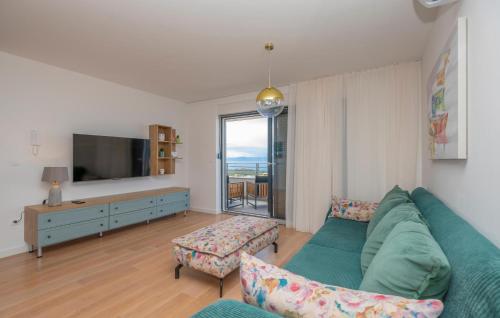 Lovely Apartment In Makarska With Wifi