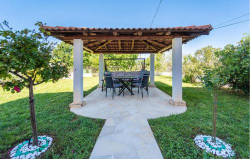 Κήπος έξω από το 2 Bedroom Amazing Apartment In Benkovac
