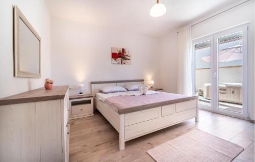 Ένα ή περισσότερα κρεβάτια σε δωμάτιο στο 2 Bedroom Amazing Apartment In Benkovac