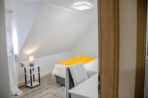 Posteľ alebo postele v izbe v ubytovaní F&F Suites Ilsfeld - 3 Zimmer DG schickes Apartment - Zentral mit kostenfreien Privatparkplätzen und WLAN