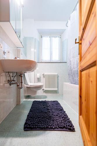 Un baño de Pop Maison