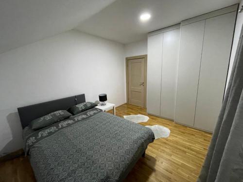 Imagem da galeria de Casa Mia Apartments - Modern - Comfortable Stays 5 Min from Airport - Transport Possible em Ledine