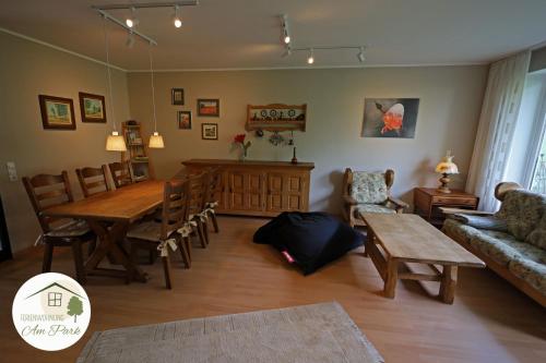 Posezení v ubytování Großzügige Wohnung am Comberg-Park