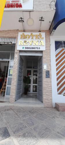 Η πρόσοψη ή η είσοδος του Hotel Reyna