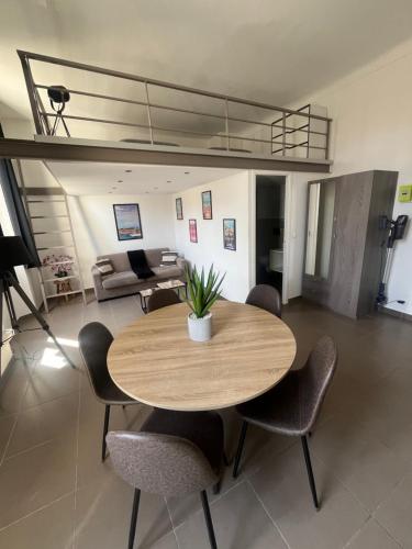 LOFT CANNES Chaleureux - Climatisation - wifi - 650 m du Palais des festivals, plage