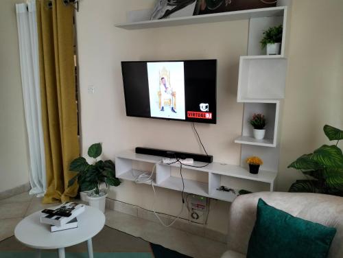 Телевизор и/или развлекательный центр в Yala comfy homes