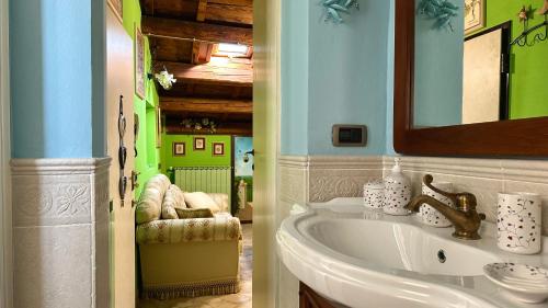 Et badeværelse på SE060 - Deliziosa mansarda in centro storico