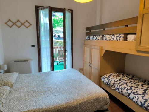 Zdjęcie z galerii obiektu Bilocale Gran Chalet Montecreto w mieście Montecreto