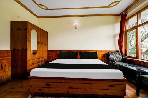 เตียงในห้องที่ OYO Flagship Hotel Snowden
