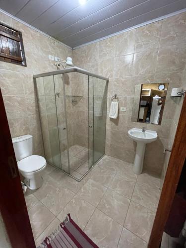 a bathroom with a shower and a toilet and a sink at Eco Flat 314 - Hotel Fazenda Pedra do Rodeadoro in Bonito