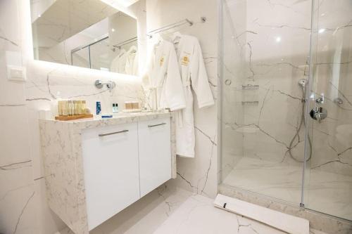 Et badeværelse på Nobel apartment, Chania Town