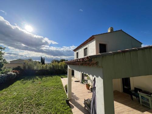 VILLA EYRAGUES-SAINT RÉMY DE PROVENCE spa et accès piscine