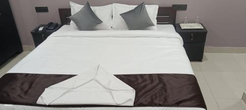 Postel nebo postele na pokoji v ubytování Hotel Black Grapes Inn