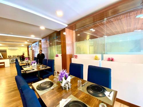 Posezení v ubytování Hotel Sky International- Airport Zone Hyderabad