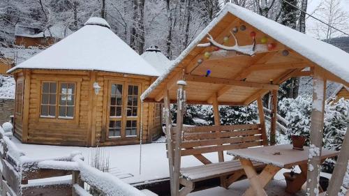 a wooden gazebo with snow on it at NatureZenKota in Mittlach