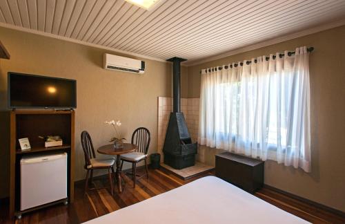 Televisyen dan/atau pusat hiburan di Hotel Canto Verde