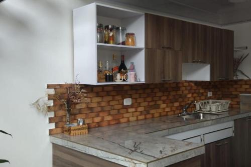 a kitchen with a brick counter and a sink at Eco - Rincón Albergue natural in Moniquirá