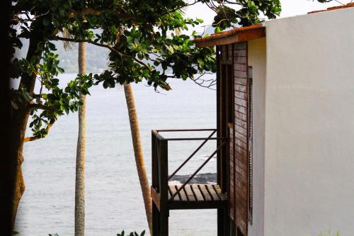 a room with a window with a view of the water at Sonho Non in Santana