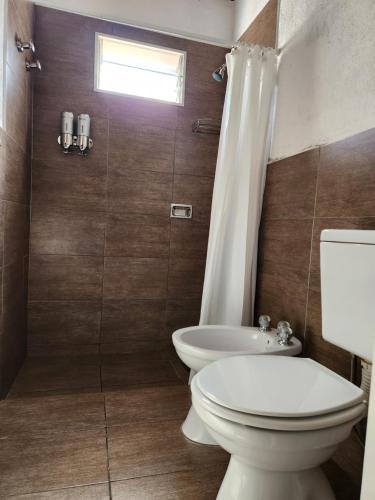 a bathroom with a toilet and a shower at Dúplex La Falda in La Falda