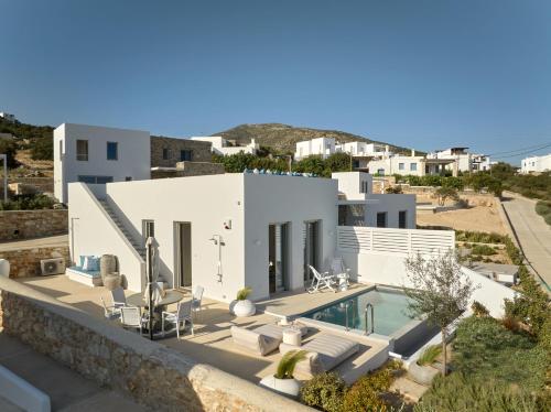 Bazén v ubytování Villa Le22, 180 panoramic sea views, Paros nebo v jeho okolí