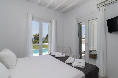 Gallery image of White Villa Milos in Adamas