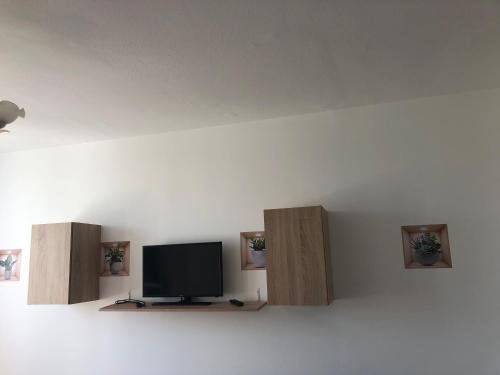 Μια τηλεόραση ή/και κέντρο ψυχαγωγίας στο Juti Apartman