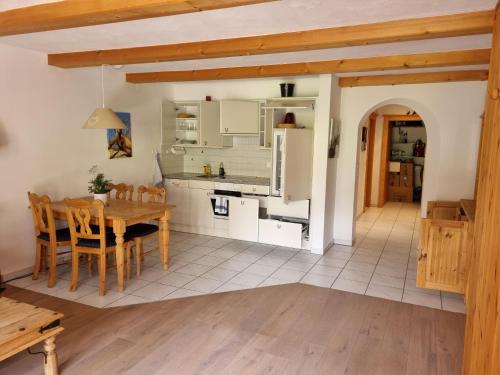 Kuchyň nebo kuchyňský kout v ubytování Hotel Madrisajoch