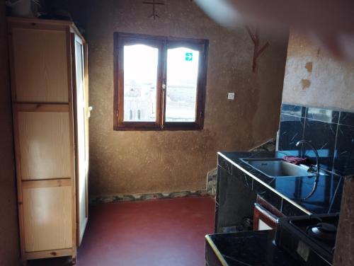 Una cocina o cocineta en Auberge Hostel Traditionnel