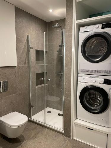 a bathroom with a washing machine and a washer at River View Old Town in Gdańsk