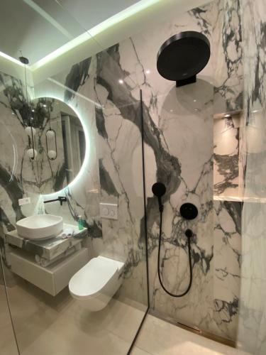 Ένα μπάνιο στο K&K Luxury Rooms