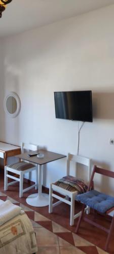 A television and/or entertainment centre at Apartment Rina