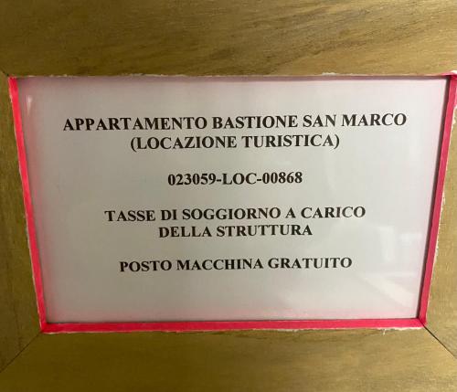 a sign for a restaurant in a box at Appartamento bastione San Marco in Peschiera del Garda